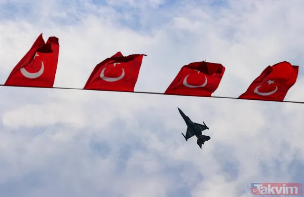 Heyecan veren gösteri! SOLOTÜRK nefes kesti - 23