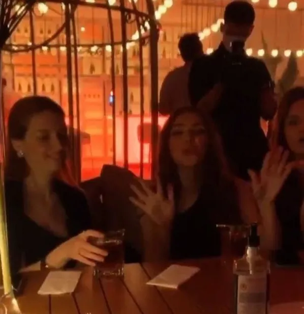 Ukrayna'da dünyayı ayağa kaldıran görüntüler! Normalleşme sonrası gece kulüpleri adeta koronavirüs yokmuşçasına doldu taştı!-1