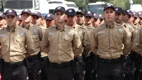 son-dakika-carsi-ve-mahalle-bekcileri-kanunu-resmi-gazetede-yayimlanarak-yururluge-girdi-1592434958921.jpg Son dakika: Çarşı ve Mahalle Bekçileri Kanunu Resmi Gazete'de yayımlanarak yürürlüğe girdi-6