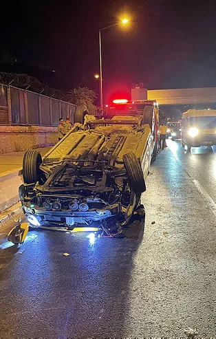 İzmir'de kontrolden çıkan taksi takla attı: 1 yaralı