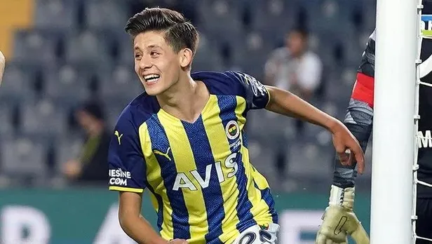 arda-gulerde-mutlu-son-fenerbahce-genc-yildiziyla-anlasma-sagladi-1646436105462.jpeg