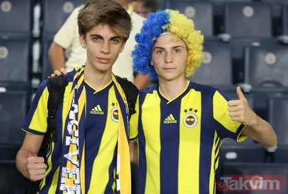 Beşiktaşlı taraftar Fenerbahçe tribününde | Fenerbahçe - Beşiktaş derbisinden kareler