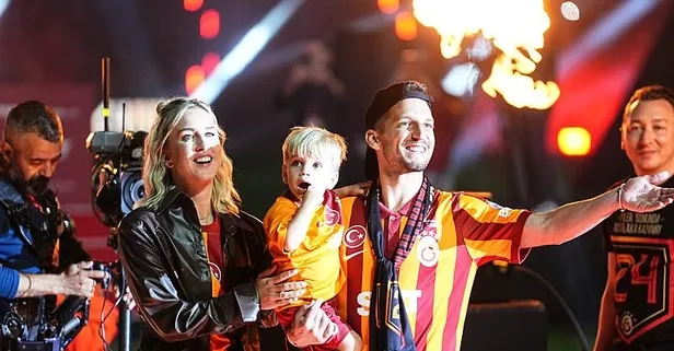 Mertens Galatasaray'dan ayrılacak mı? Resmen açıkladı