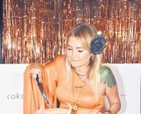 Yonca Evcimik 90’lara dönüş yaptı