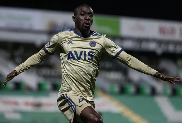 karagumruk-fenerbahceden-papiss-cisseyi-istiyor-1611314392422.jpg Karagümrük Fenerbahçe'den Papiss Cisse'yi istiyor-4