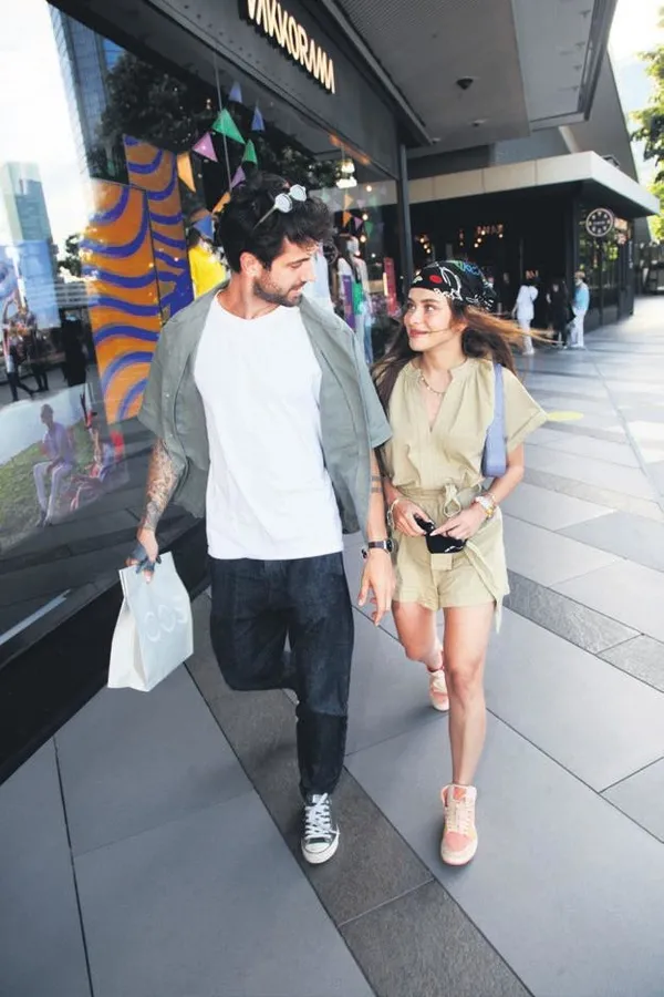 Güzel oyuncu Fahriye Evcen, modada da başrolü kaptı-2