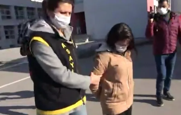 son-dakika-boyle-santaj-gorulmedi-yaninda-calistigi-ciftcinin-tarlasini-almak-icin-kiz-kardesi-cinsel-iliskiye-girdi-1609313288830.jpg SON DAKİKA: Böyle şantaj görülmedi: Yanında çalıştığı çiftçinin tarlasını almak için kız kardeşi cinsel ilişkiye girdi-4