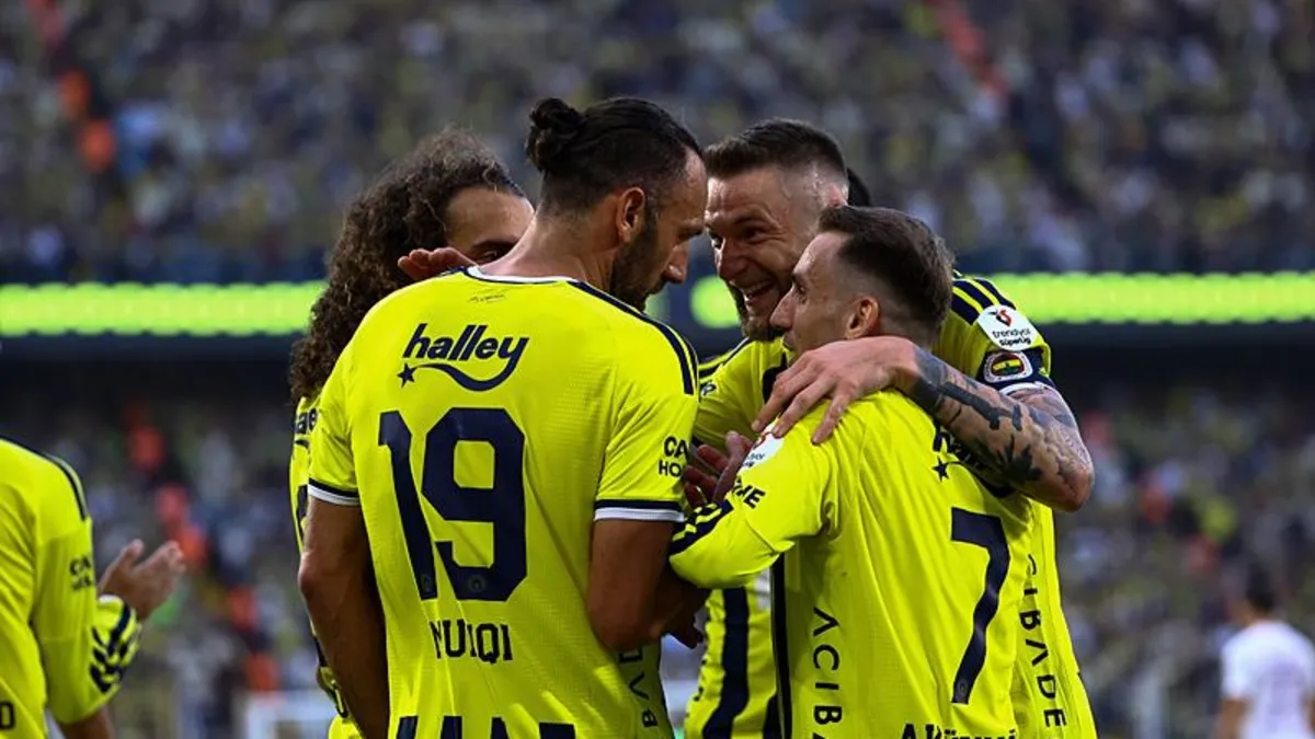 Spor yazarlarından Fenerbahçe yorumları! İsmail Kartal'a çift forvet eleştirisi