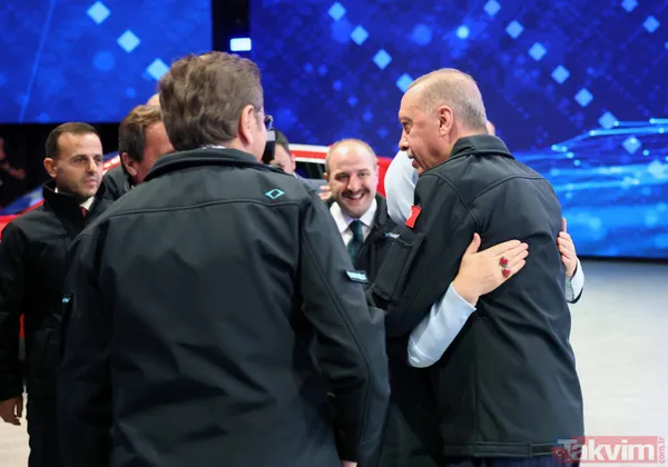 Başkan Erdoğan Togg'un direksiyonunda: Tekerine taş değmesin... Araç rengi için işaret ettiği Emine Erdoğan kararını verdi - 10