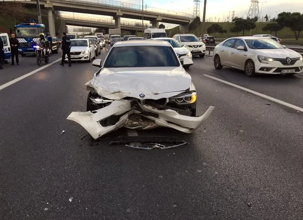 TEM Otoyolu'nda zincirleme trafik kazası: 4 yaralı-1