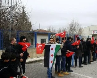 Suriyeliler 10 ilde askerlik şubelerinin önünde toplandı
