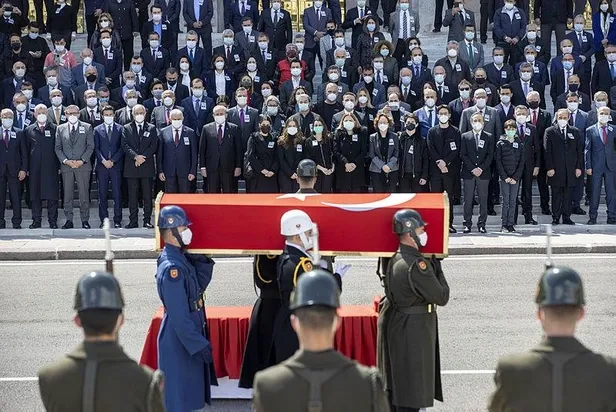 SON DAKİKA: Yıldırım Akbulut'a son veda | Başkan Erdoğan: Milletimize başsağlığı diliyorum-6