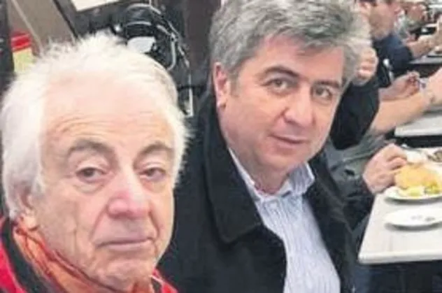 Dolandırıcıların hedefi bu kez  eski Devlet Bakanı Azimet Köylüoğlu oldu! Son anda uyandı