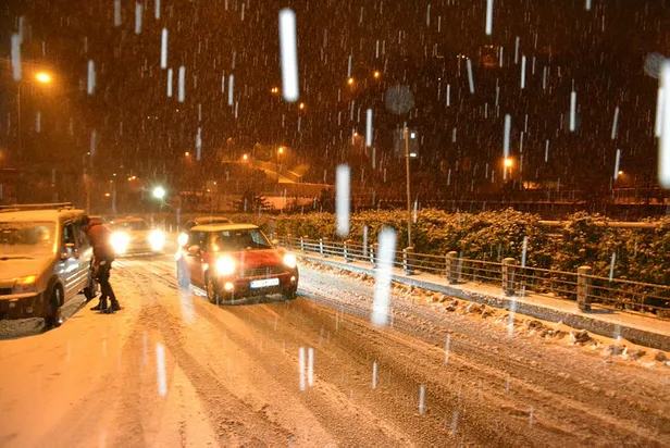 24-aralik-istanbul-ve-ankarada-okullar-tatil-mi-yarin-istanbul-ve-ankarada-kar-tatili-var-mi-valilik-aciklamalari-son-dakika-1640236954593.jpg Bugün İstanbul ve Ankara'da kar tatili var mı? 24 Aralık İstanbul ve Ankara'da okullar tatil mi? Valilik açıklamaları son dakika!-5