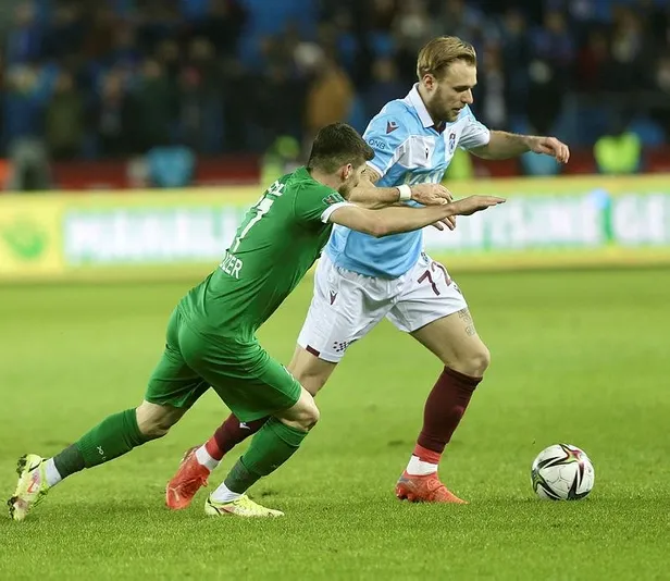 son-dakikalarda-2-penalti-atisini-degerlendiremeyen-trabzonspor-evinde-giresunspora-takildi-1-1-1642619950653.jpeg Son dakikalarda 2 penaltı atışını değerlendiremeyen Trabzonspor evinde Giresunspor'a takıldı: 1-1-13