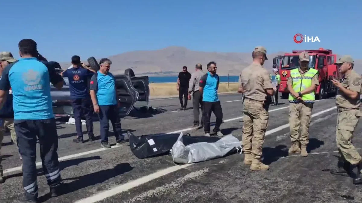 Van'da feci trafik kazası: 2 ölü, 4 yaralı