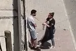 Önce boynuna kemer taktı sonra ısırdı! Erkek arkadaşıyla tartışan kadından şok görüntüler