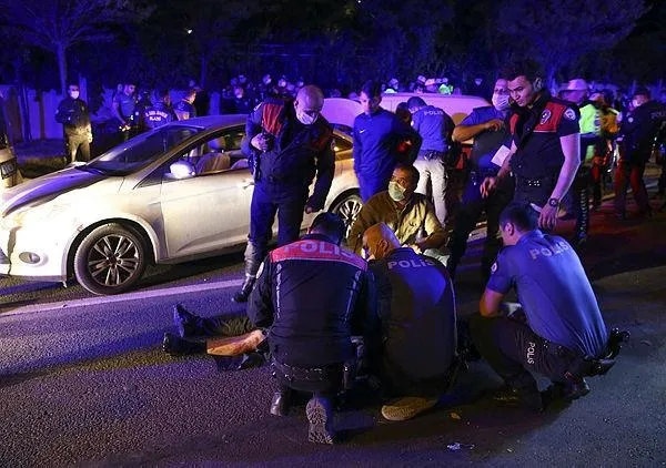 son-dakika-ankarada-polis-uygulama-noktasina-otomobil-daldi-yaralilar-var-1590349822798.jpeg Son dakika: Ankara'da polis uygulama noktasına otomobil daldı! Yaralılar var-4