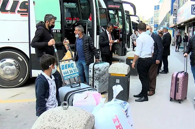 Tam kapanma öncesi otogarda büyük yoğunluk! Çuvalını kapan koştu bilet sistemleri kilitlendi