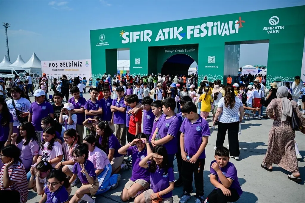 sifir-atik-festivali-ikinci-gununde-de-ziyaretci-akinina-ugradi-ailelerden-etkinlige-tam-not-1780668056524.jpg Sıfır Atık Festivali ikinci gününde de ziyaretçi akınına uğradı: Ailelerden etkinliğe tam not-3