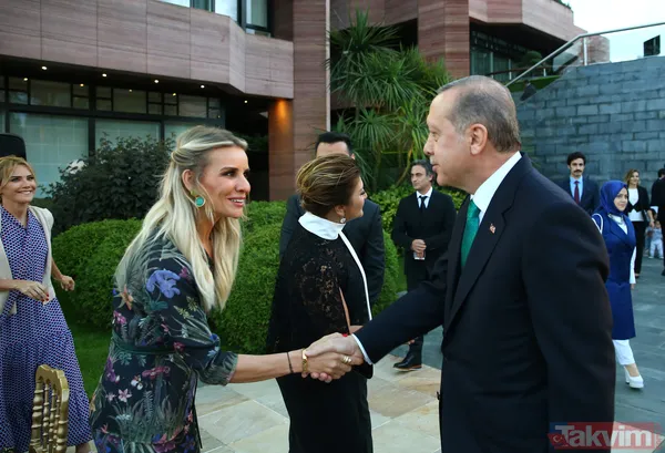 Cumhurbaşkanı Erdoğan İstanbul'da sanatçı ve sporcularla iftar yaptı - 18