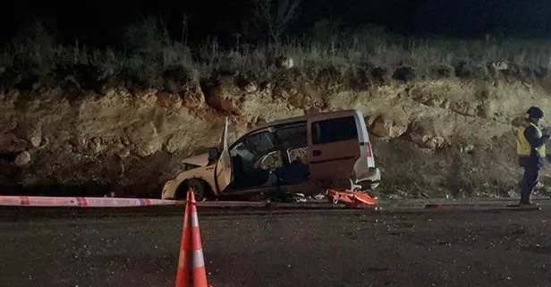 Gaziantep'te 3 aracın karıştığı kazada 2 kişi öldü, 5 kişi yaralandı