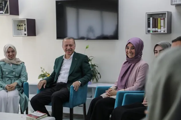 Başkan Erdoğan'dan TÜRGEV'in Şişli'deki Mihri Hatun Yükseköğretim Kız Öğrenci Yurdu'na ziyaret