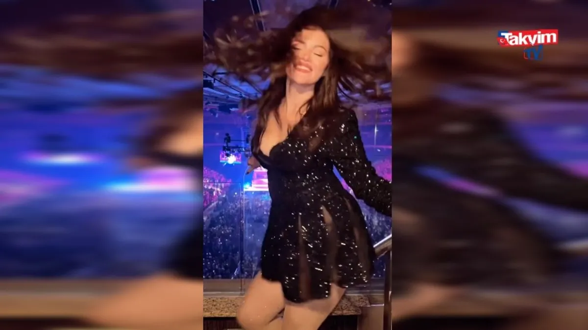 Selena Gomez dans performansı ile büyüledi!