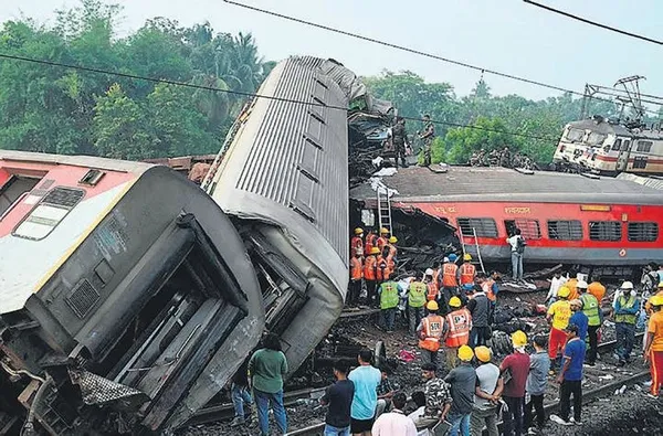 hindistanda-tren-faciasi-can-kaybi-288e-yukseldi-1685828766617.jpeg Hindistan'da tren faciası! Can kaybı 288'e yükseldi...-3