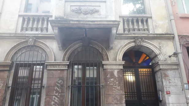 Beyoğlu'nda apart otelde 2 İngiliz turistin sır ölümü-2