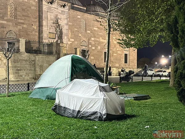 İstanbullu deprem sonrası geceyi dışarıda geçirdi: Parklar bahçeler camiler... - 15