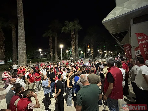 Toplu Ulaşımda Otobüs Sayısının Azalması Nedeniyle Kentin Dört Bir Yanında, Vatandaşlar Duraklarda Yoğunluk Oluşturdu.