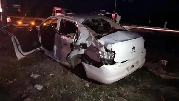 SON DAKİKA: Afyonkarahisar'da feci kaza! Otomobil ile TIR kavşakta çarpıştı: 3 ölü, 2 yaralı-4