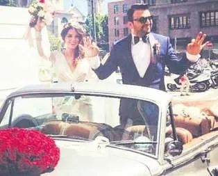 Milano’da halkı selamladı