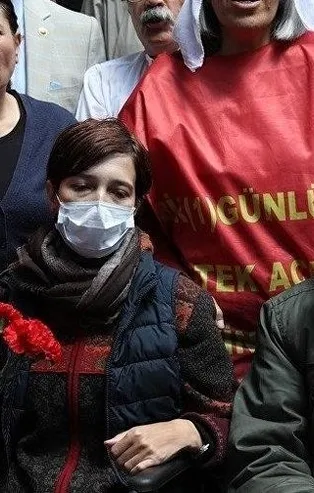 Kemal Kılıçdaroğlu'nun "kardeşim" dediği Nuriye Gülmen’e DHKP/C üyeliğinden 10 yıl hapis cezası