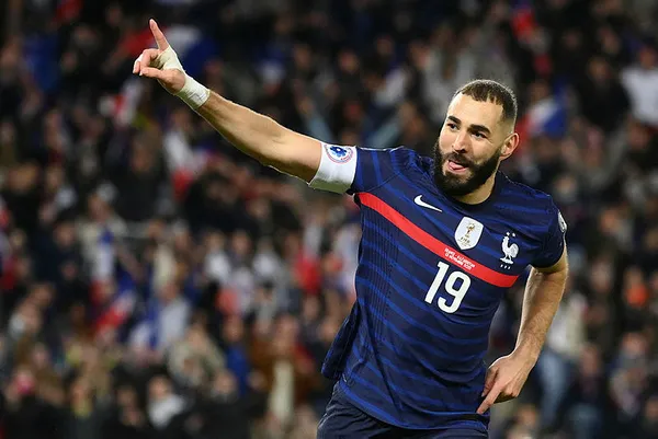 1637746064353.jpg Real Madrid'in yıldızı Karim Benzema'ya hapis şoku! Fenerbahçe'nin eksi yıldızına şantaj yapmıştı...-5