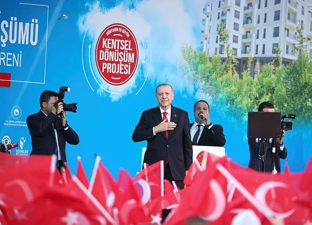 baskan-erdoganin-katildigi-torende-dikkat-ceken-pankart-seni-sultan-abdulhamid-hanin-yalnizligina-birakmayacag-1660930192342.jpeg Başkan Erdoğan'ın katıldığı törende dikkat çeken pankart: "Seni Sultan Abdülhamid Han'ın yalnızlığına bırakmayacağız"-4