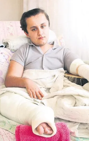 17 yaşındaki cam kemik hastası Hilmi Aydın bir grup saldırganın hedefi oldu: Ben seni zevk için dövüyorum