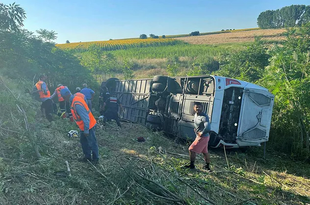 Kırklareli'nde feci kaza! Yolcu otobüsü devrildi: 6 ölü, 25 yaralı