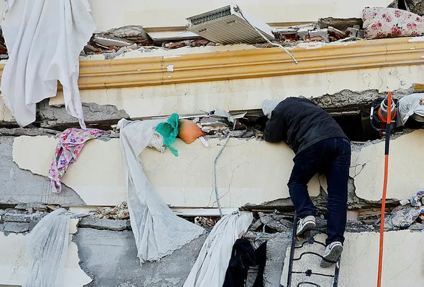 depremde-cocugum-kayboldu-ne-yapmaliyim-deprem-bolgesinde-cocuguma-yakinima-ulasamiyorum-nereye-basvurabilirim-1675796901176.jpg Depremde çocuğum kayboldu, ne yapmalıyım? Adım adım izlenecek yollar! Deprem bölgesinde çocuğuma yakınıma ulaşamıyorum, nereye başvurabilirim?-2