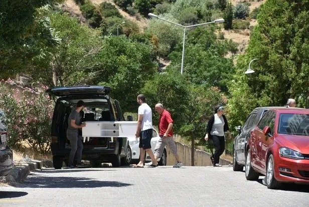 İzmir'de CHP'li Tunç Soyer'e sert tepki: "İşgalci değil depremzedeyiz"-4