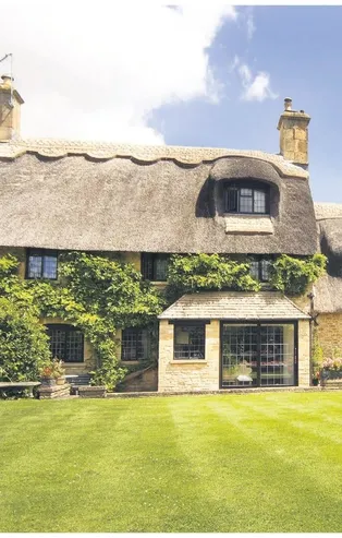 Mesut Özil Kraliyet üyeleri ve Beckham Ailesi'ne komşu oluyor! Cotswolds'dan malikane almak için kolları sıvadı