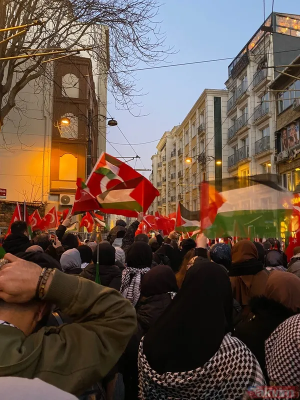Binler Galata'ya akın etti... İstanbul'dan Aksa'ya direnişe bin selam! | Alandan tarihi kareler - 15