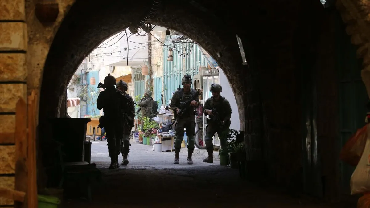 İsrail ordusu Ramallah ve Bire çevresinde geçişleri kapattı