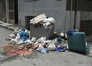 İzmirde CHPli Konak Belediyesi çöpleri toplamadı: Vatandaş isyan etti!