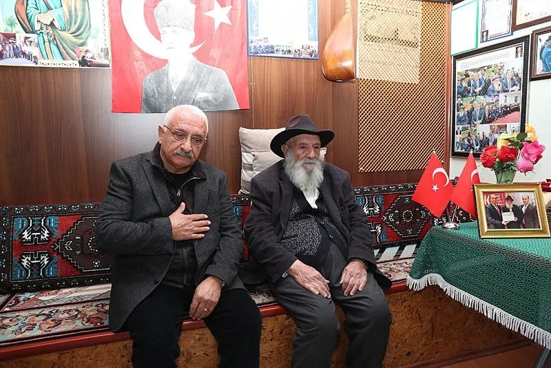 Ahmet Uğurlu'nun oğlu, Beşsaray Köyü Cemevi Başkanı Hüseyin Uğurlu, açıklamalarda bulundu. (AA)