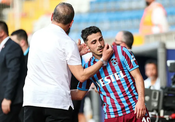 trabzonsporlu-abdulkadir-omurden-fenerbahceye-gonderme-bazi-seylerin-arkasina-siginmaya-gerek-yok-1634718922985.jpg Trabzonsporlu Abdülkadir Ömür'den Fenerbahçe'ye gönderme: Bazı şeylerin arkasına sığınmaya gerek yok-2