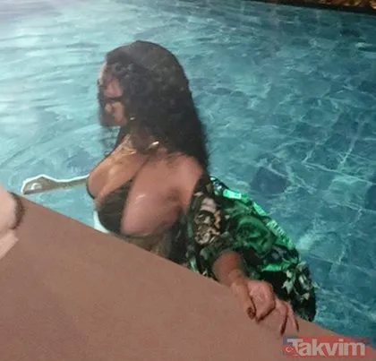 Rihanna Instagram’dan bikinili pozlarını paylaşınca... İşte çok konuşulan görüntüler