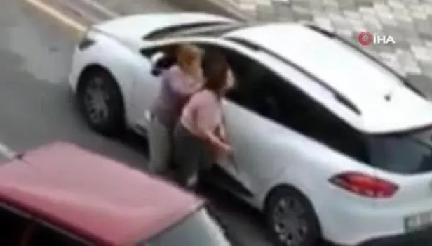 Eline bıçağı aldı! Dehşet saçtı