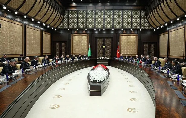 baskan-erdogan-turkmenistan-devlet-baskani-serdar-berdimuhammedovu-resmi-torenle-karsiladi-1698332875060.jpeg